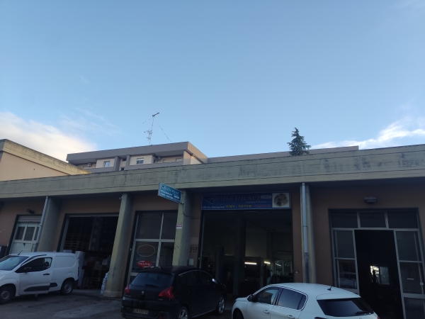 Locale Commerciale in Vendita